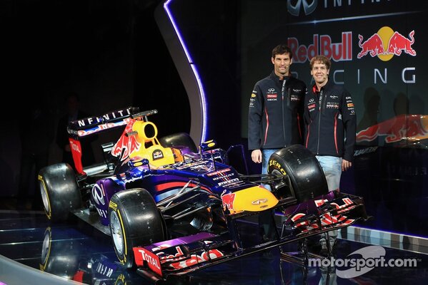 SebVettelWeb's tweet image. PICTURES: Sebastian Vettel presents his new car - the RB9!
sebastian-vettel-web.de/index.php/en/,