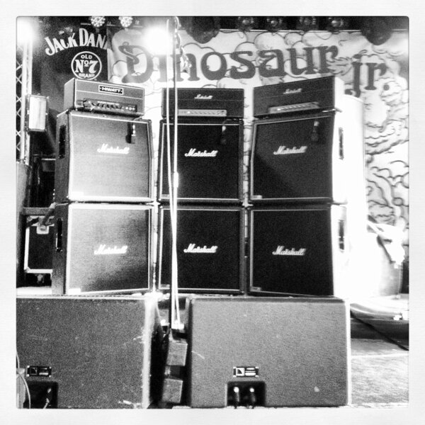 4eyesTV's tweet photo. A weekend filming @dinosaurjr  and @ColdPumas can't be bad. Films up soon! http://t.co/ZWWnAq5N