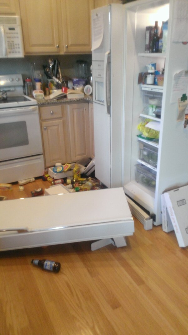 Kate Silvestri On Twitter Um Our Refrigerator Door Just Fell Off Kate Silvestri On Twitter Um Our Refrigerator Door Just Fell Off Http T Co 4a6jrp7