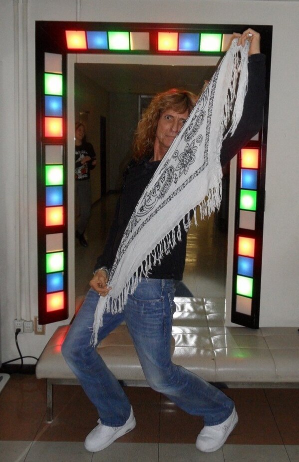 davidcoverdale's tweet photo. @pelerins 

Help!!...We can't stop dancin'!!...Gettin' our funk on!!!
🔥💩!!! http://t.co/g4L6b866