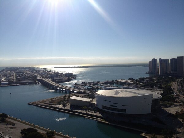 AppletonRumMIA's tweet image. Happy Monday Miami! Whose ready for an Appleton Estate mojito on the beach?