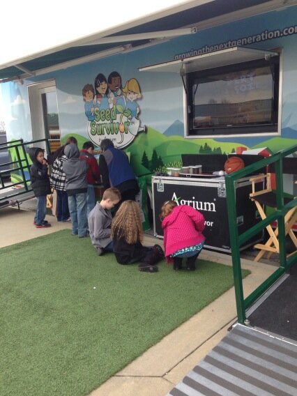 NorthHartElem's tweet photo. 3rd grade working with Seed Survivor Unit from Agrium http://t.co/p1THeQN8 http://t.co/Dr1uBuBp