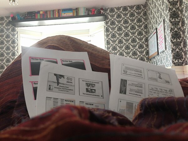 jessicamatherss's tweet image. I like that I have my midterm at 2 #studysetup