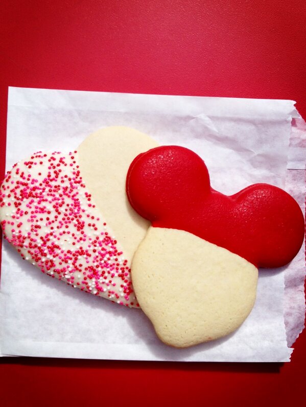 onthegoinmco's tweet image. In the spirit of Valentines Day^Beth #candycandycandy