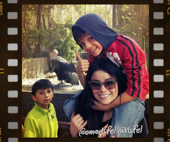 VIsfel's tweet photo. Mi hijo @OmarIsfel y yo disfrutando del zoológico!!! Que tal este Cóndor? http://t.co/qrbh4nmJ