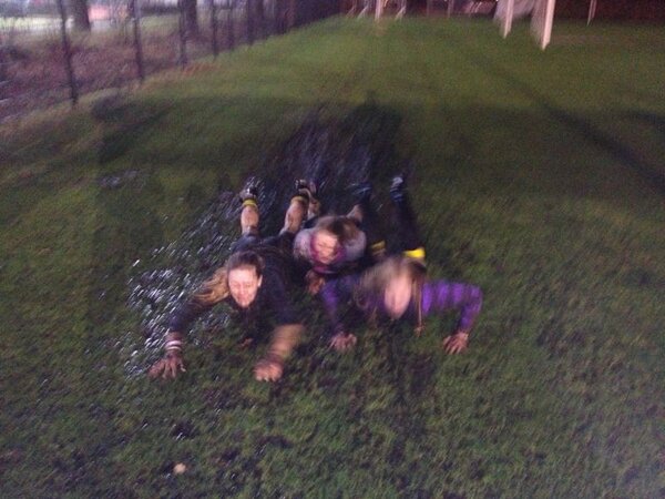 maudpapenburg's tweet photo. jhaha met @TessaterBrugge @maaikelassche buikschuiven http://t.co/hYfg2QaU