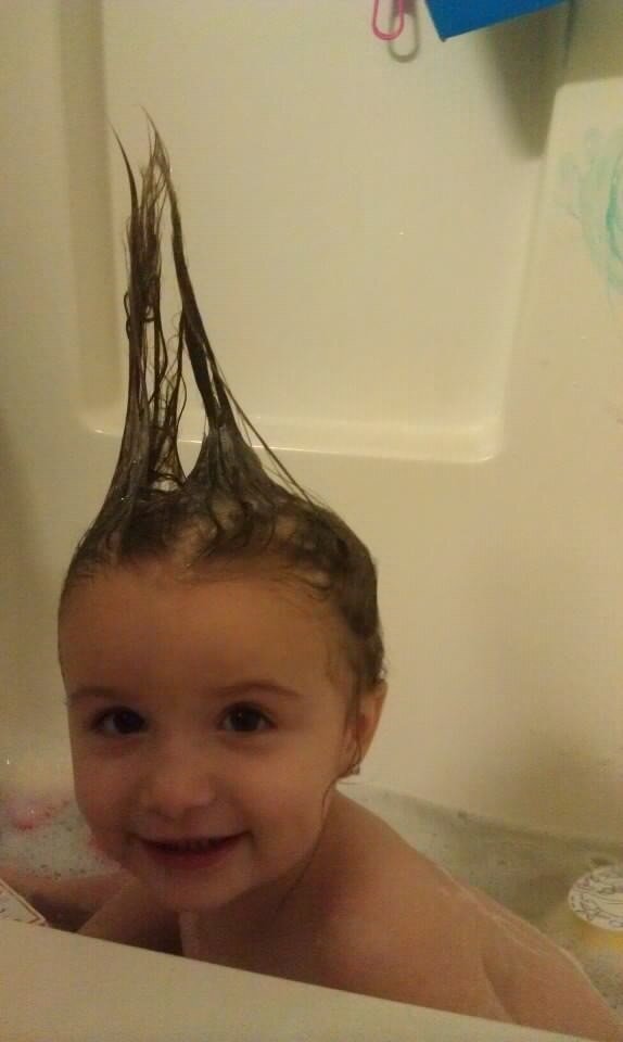 ayyyitssteff's tweet photo. #crazyhair #bathtimeforkay http://t.co/IcaG3DpS