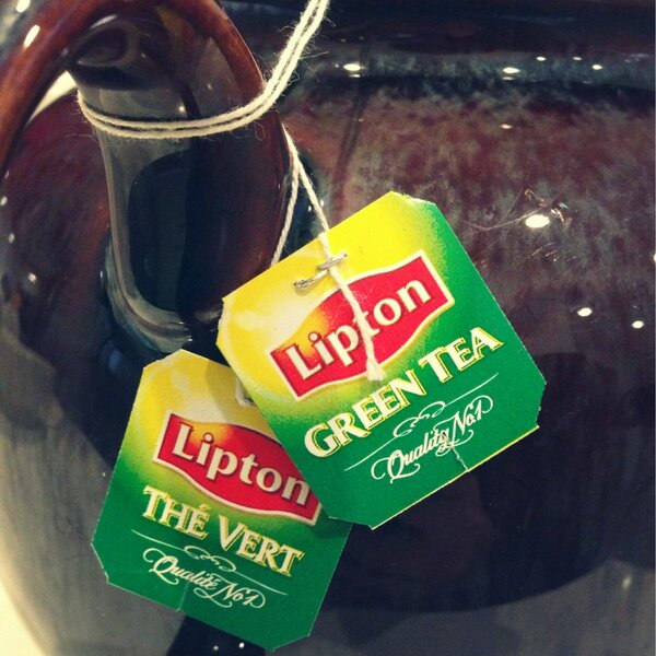 GreenTeaAtThree's tweet image. It's time for tea! What brand of green tea do you prefer? Today, we're using @Lipton, a real crowd pleaser. #GTat3
