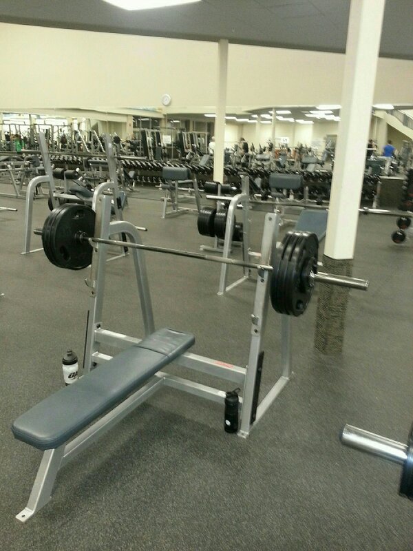 Hozamus's tweet image. Fuck yeah! 325x1! Get there! @LAfitness #benchmax #bestmode