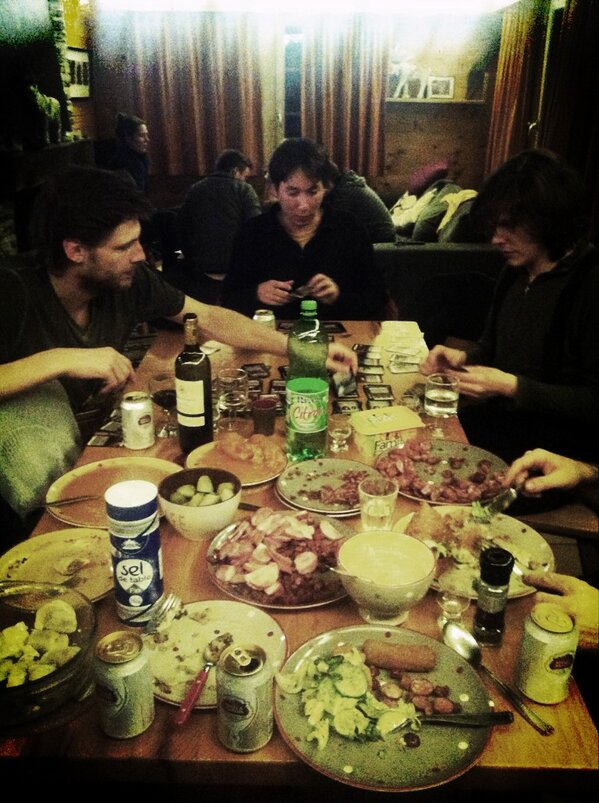 Day 3 @ #Grimentz - After a day of powder - Food and games!