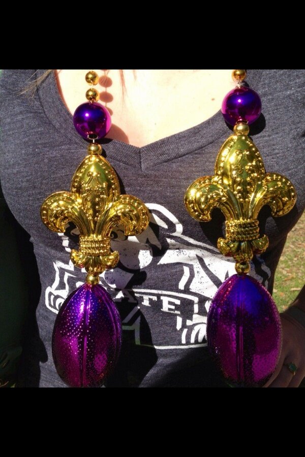 hailstateboobs's tweet photo. Le se bon ton roulet!  It's Mardi Gras season, so be sure to send ur fav pics.There might be a prize for our favorite! http://t.co/wnJcP1Fp