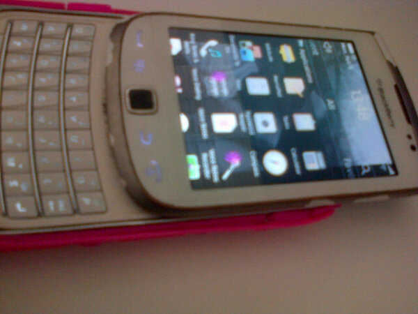RelayStore's tweet photo. Se vende BB Torch de segunda mano en $$260.00 solo tiene daños cosmeticos q se arreglan con caratula nueva! http://t.co/CVF2krNw