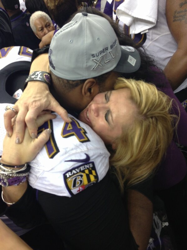 FootballDoucher's tweet photo. For those who enjoyed The Blind Side...Leigh Anne Tuohy hugging Michael Oher after the big win last night. http://t.co/najjdPZZ