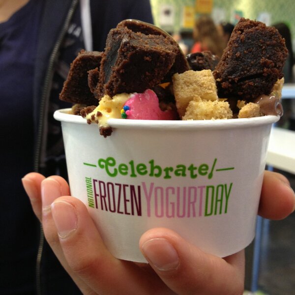 Yogurtland's tweet photo. Happy National Frozen Yogurt Day! #YogurtlandNFYD http://t.co/dSzHig50