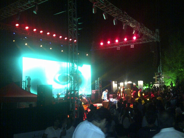 samitboob's tweet photo. Sula fest http://t.co/tQBehn5s
