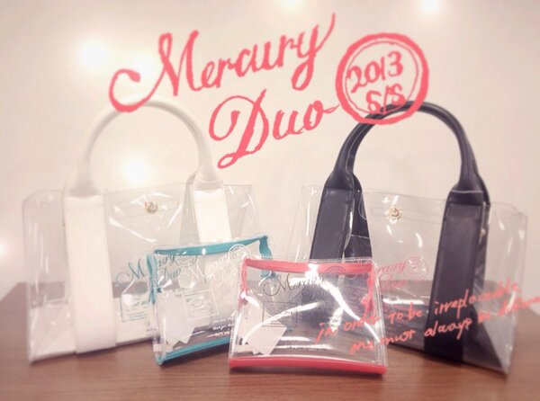 RUNWAY_channel's tweet photo. 【MERCURYDUOプレゼント♡】@mercuryduo_com と@RUNWAY_channel を両方フォロー＆このツイートをRT！抽選で3名様に新作クリアバッグ＆ポーチをプレゼント★2/11 15:00まで #かっぱらい http://t.co/4nf1tHwQ