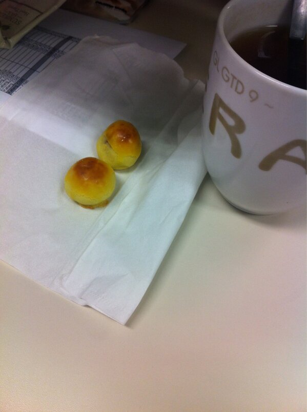 veravalencia's tweet photo. In this gloomy day, two small pineapple tarts from colleague somehow made me smile :) http://t.co/iPr9i66