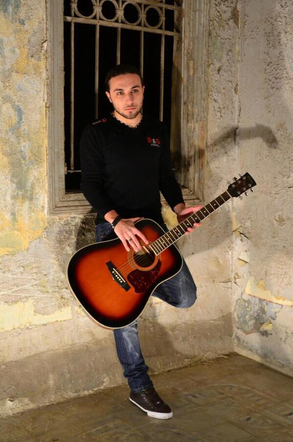 TheEEEs's tweet photo. our vocalist! Elie El Tayyar http://t.co/f9KEbb0x