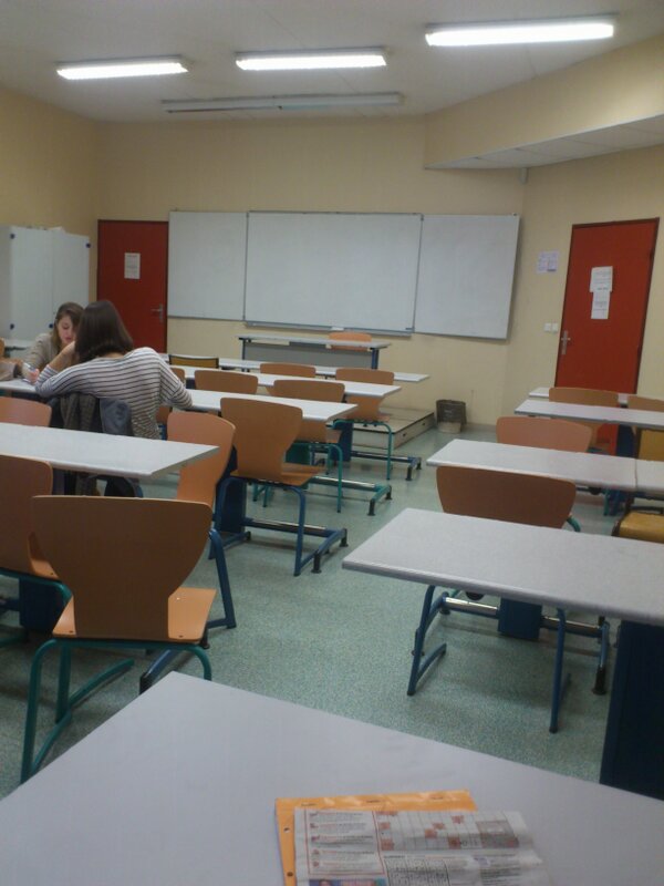 Franckm22's tweet photo. En cours a 4 sans prof youhou.. #fac (cc @GeraudAlbouy @BertCharline ) http://t.co/wzdNaTXV
