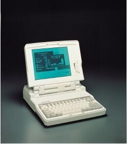 SamsungTurkiye's tweet photo. Dünyanın ilk #Samsung dizüstü bilgisayarını hatırlayanlar kimler? http://t.co/SlvZdUui