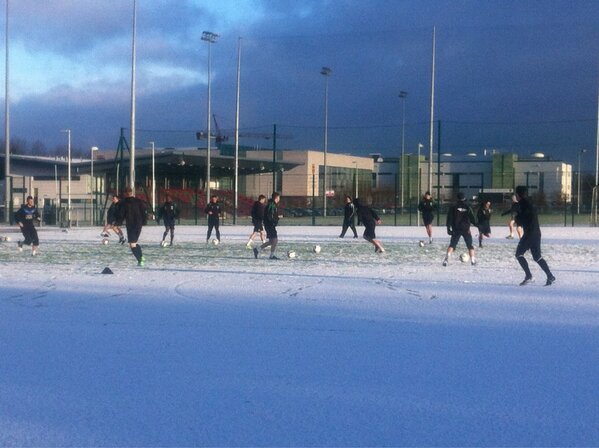 paddycarlos10's tweet photo. IT Carlow college mens A squad, 9am session on the snow  .. Shows why we work harder than most http://t.co/TImEUJq6