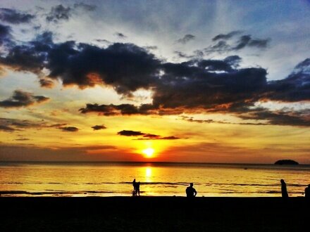 kkctzen's tweet photo. Sunset view just now at Tg. Aru @KKCity @SabahInfo @Sabahbahdotcom @SabahanFM @SabahGuide @sabahtourism @MissEarthSabah http://t.co/uru9fOD6