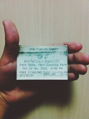Sum41SG's tweet photo. Omggg look what i found! RT if you still keep this! http://t.co/zlKNip2R