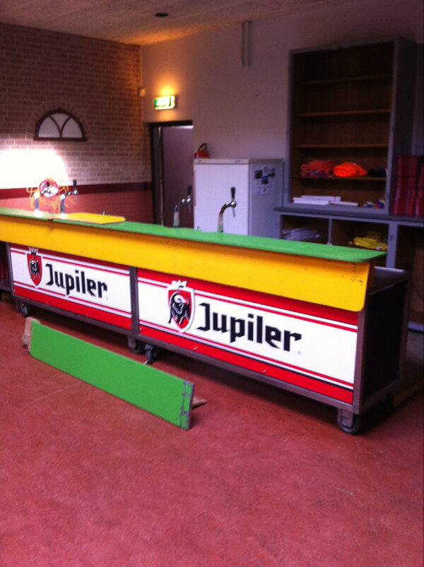 nu nog ruimte aan de bar :) #paerehat #carnaval