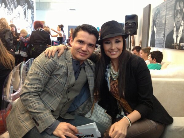 HP_Mexico's tweet photo. "@LatinBillboards: ¡Dos grandes de talentos mexicanos @america_sierra y @horaciopalencia! #Billboards2013 http://t.co/3YPjn476"