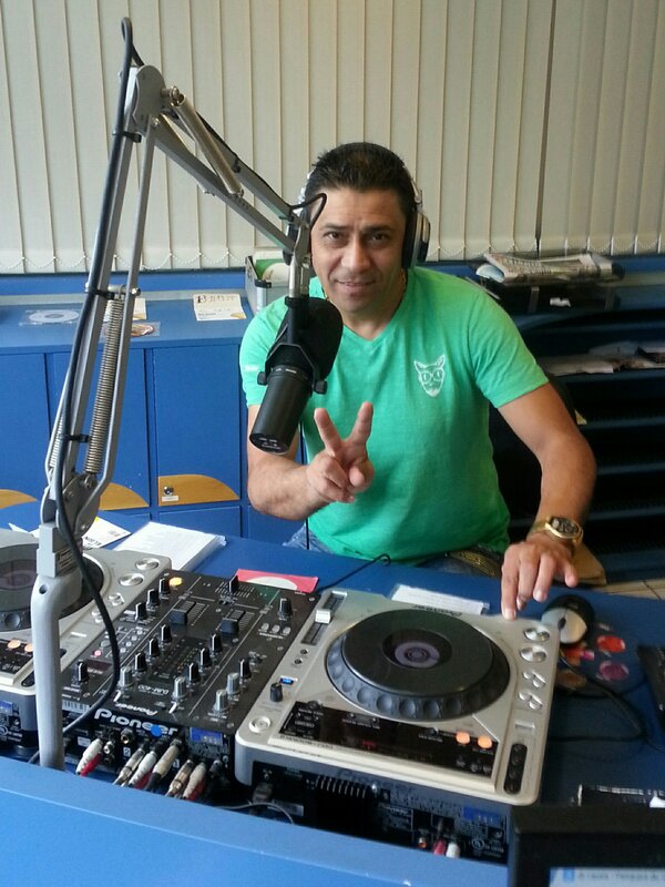 DjCassiafunk's tweet photo. Das 13H até as 14H tô com vocês no #Pancadao da @rdcidade !! http://t.co/tHB2XZw3