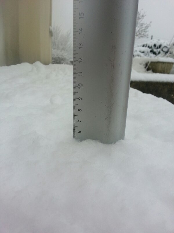 LilialiceK's tweet photo. Déjà 5.5 cm sur #besancon est ! Preuve à l'appui http://t.co/kQopmRe3