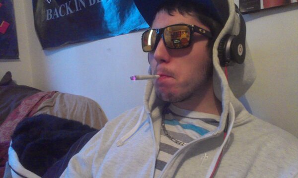 GageBenedict's tweet photo. Good morning :) #beats #420 #delta9 #wakeNbake http://t.co/XkgHWrsI