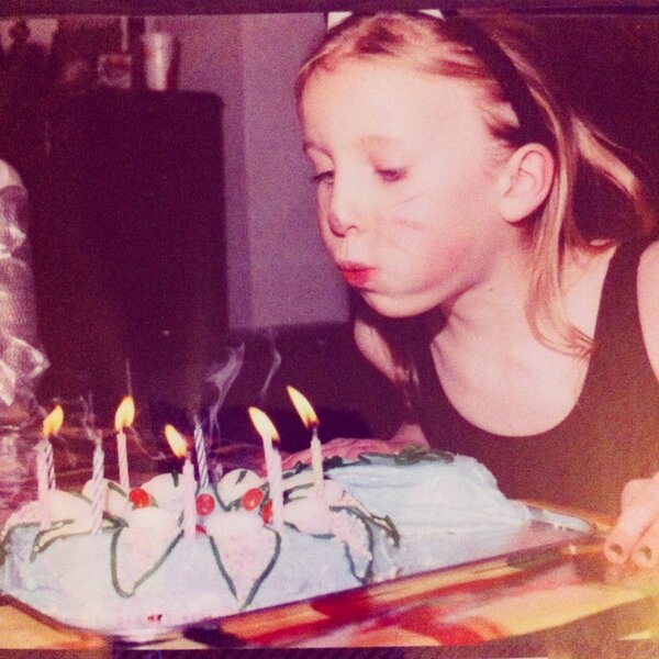 AliceCorless's tweet photo. #itsmybirthday!! 🎉🎁 #littleme http://t.co/lkRsv8vv