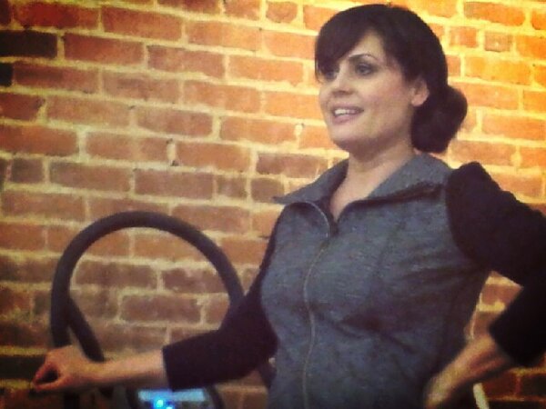 _pils's tweet photo. On découvre en ce moment les bienfaits du power plate au @3PGYM ! #tournage http://t.co/PcuE9Ilb