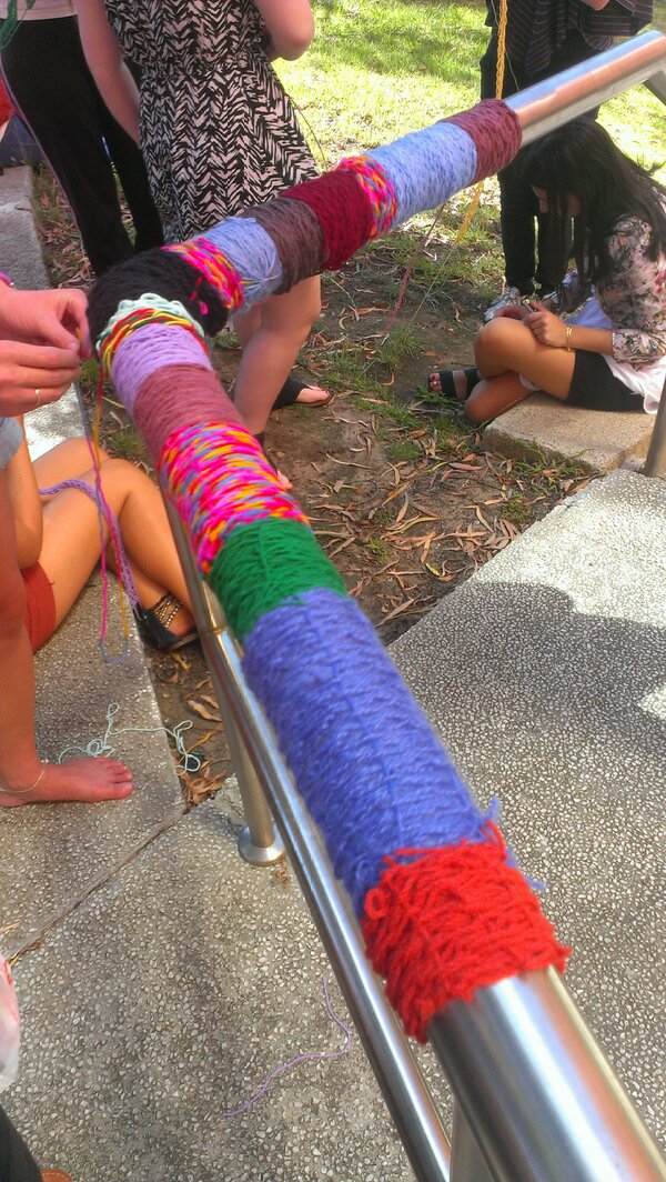 c_tesselaar's tweet photo. Yarn bombing RMIT on day two of vis arts intensive!! #visarts13 http://t.co/gXRHTP8q