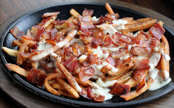 YummyImages's tweet photo. French Fries Topped w/ Creamy Blue Cheese Sauce &amp; Smokey Bacon http://t.co/7ipoRDgS