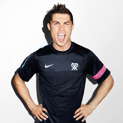 p_nera's tweet image. Hoje também é aniversário de outro craque do futebol! CR7!! Parabéns, @Cristiano!