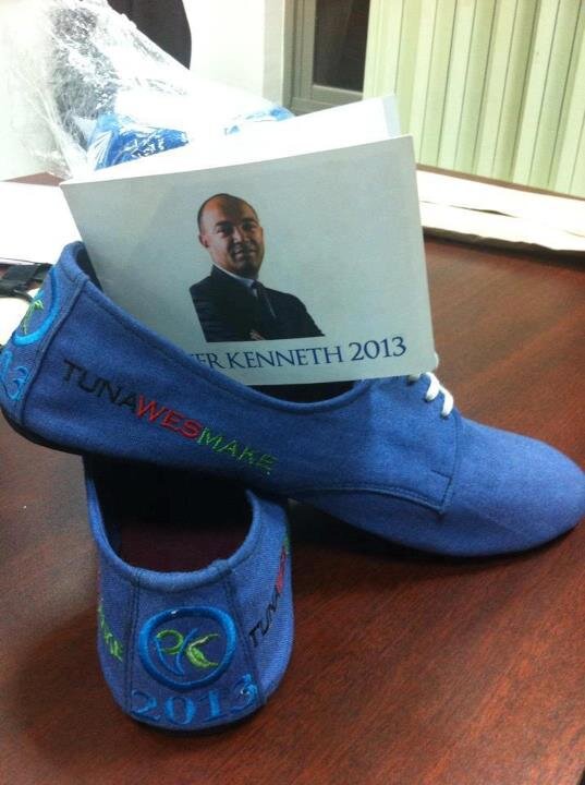 ShiRoyal's tweet image. Damn! Creativity right there! #tunawesmake