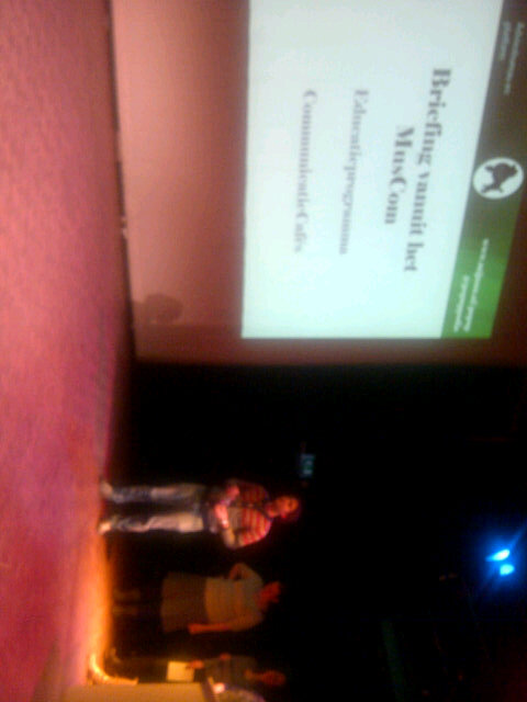 audreychaplin's tweet photo. @PopUpPodia Keihard aan t pitchen. Pfff #pracnm is hard werken! http://t.co/LPyzDFDM