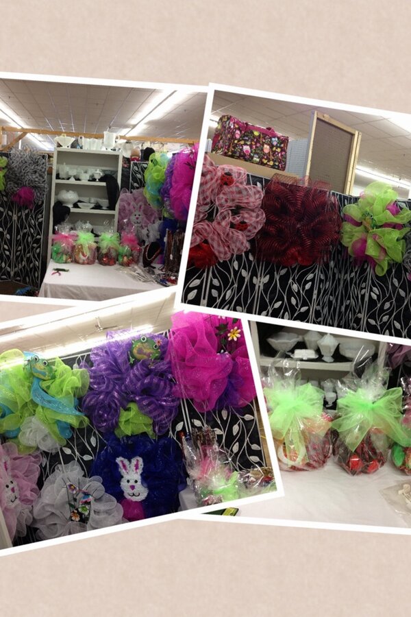 TookeeL's tweet image. Come see our booth at the Marketplace 1. Wreaths, jewelry and more.  coll.ag/_LbCMZ2W via @PicCollage