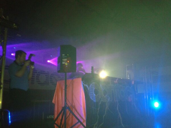 rebeccacraske's tweet image. Not clear. But its Darren Styles! #DJS #Love #ILoveDJs