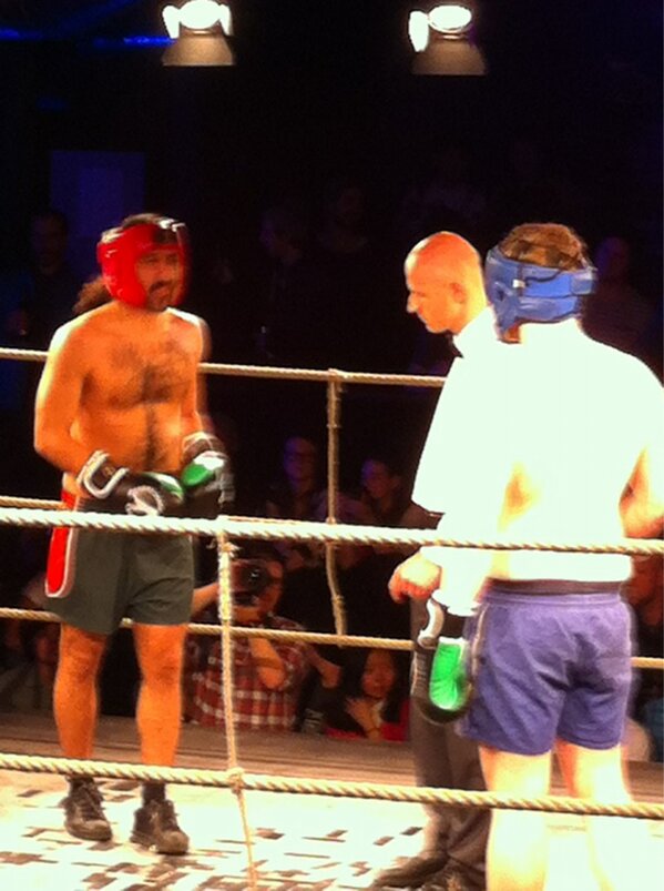 EasyFlag's tweet photo. Nice night in Munich. Fight! Thank you @SarahRimassa. http://t.co/cHpct62x