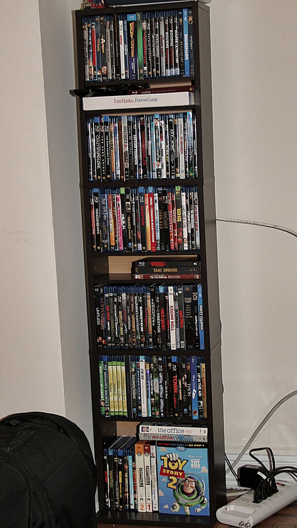BrownBalloonFly's tweet photo. @CLDmkt #sell #used Blu-Ray Movie Collection #DVDs $400 #11213 http://t.co/CykbIBJw