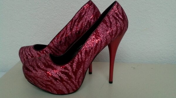 CarusoAlyssa's tweet photo. New shoes :) http://t.co/ppWxOJTc