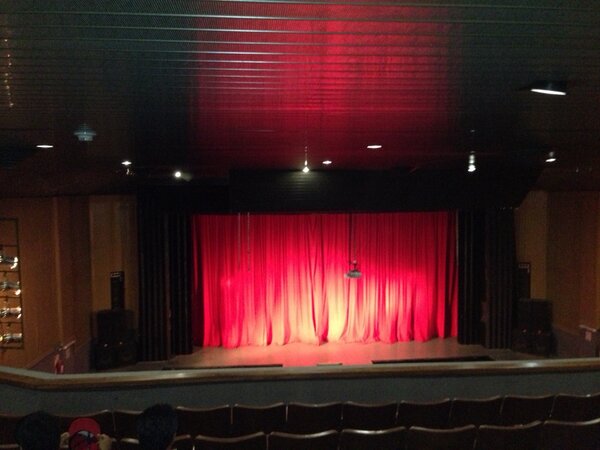 MDF2013's tweet photo. A punto de arrancar la función de hoy #MDF2013 http://t.co/v3rAOF7Q