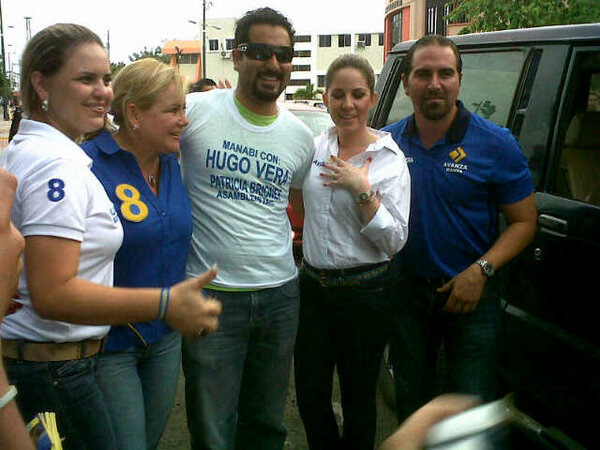 FrankSantanaE's tweet photo. El Gran Equipo de Avanza en la Uleam @karlitaMendoza8 Patricia Briones @SarukaRodriguez @hugoavera @estefaniapoggi http://t.co/3b2T1XuN