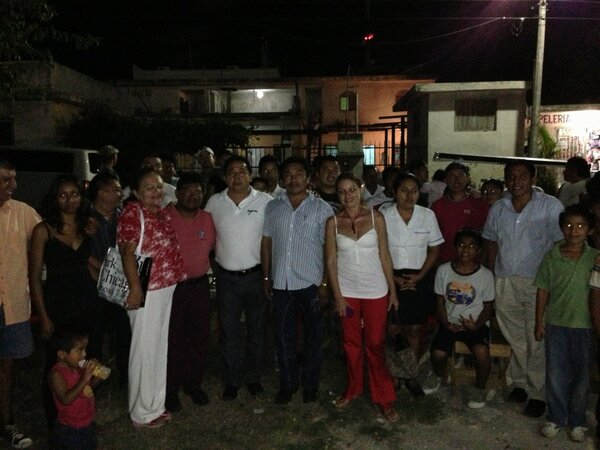 perezbabb's tweet photo. @Eduardo_Ovando_ @EduardoOvandoR @MauricioGE_ @RED_CIUDADANA_ @betoborge @JLToledoM reunión red Puerto Aventuras http://t.co/Du3KbAYA