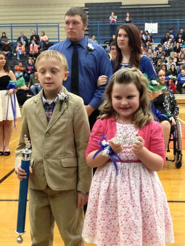 MES_Patriots's tweet photo. MES represented tonight at BearFest by two great students, Will and Morgan! http://t.co/B4atL7Fm