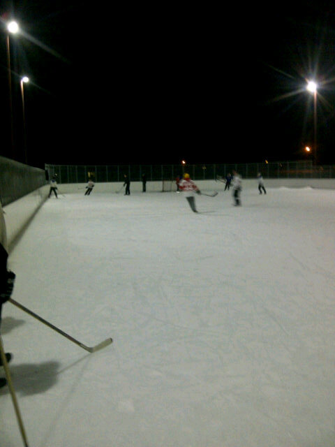 BraesideCalgary's tweet photo. What a busy night at the outdoor rink in #Braeside with spare players, line changes, and some good ol' fashioned Hockey http://t.co/HKDzcTKI