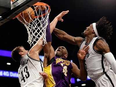 KOBE DOING WORK #LAKESHOW <a href="/kobebryant/">Kobe Bryant</a> <a href="/paugasol/">Pau Gasol</a>